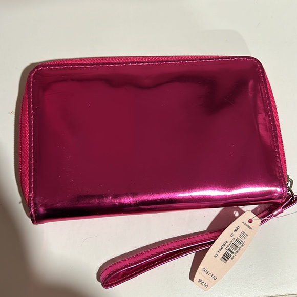 NWT Victoria’s Secret Wristlet - Picture 4 of 5